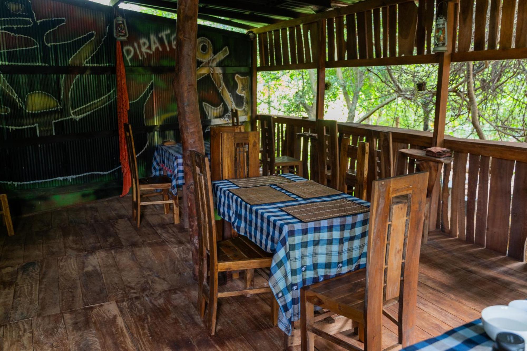 Hotel Hideaway Garage ดัมบูลลา ภายนอก รูปภาพ