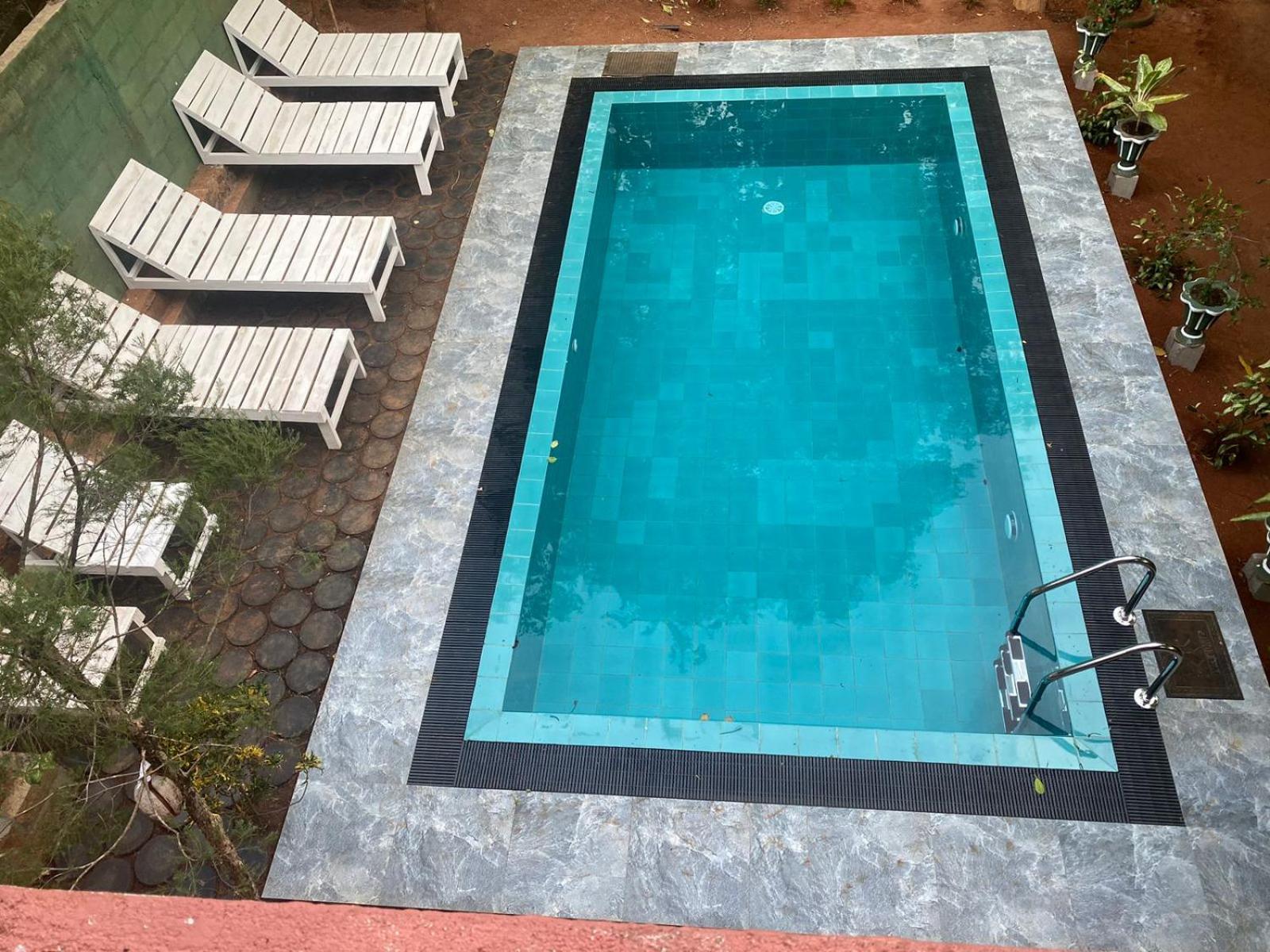 Hotel Hideaway Garage ดัมบูลลา ภายนอก รูปภาพ