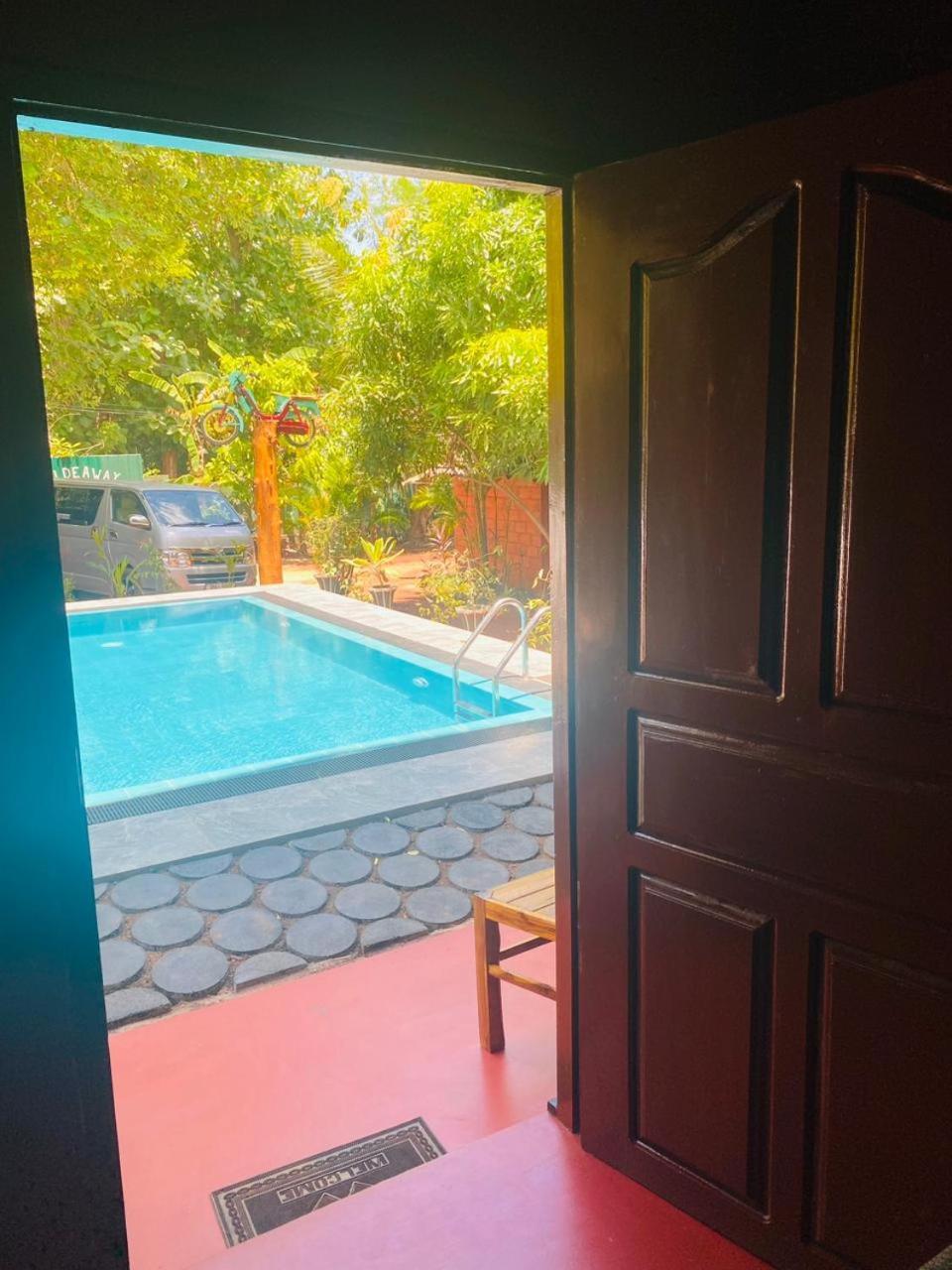 Hotel Hideaway Garage ดัมบูลลา ภายนอก รูปภาพ