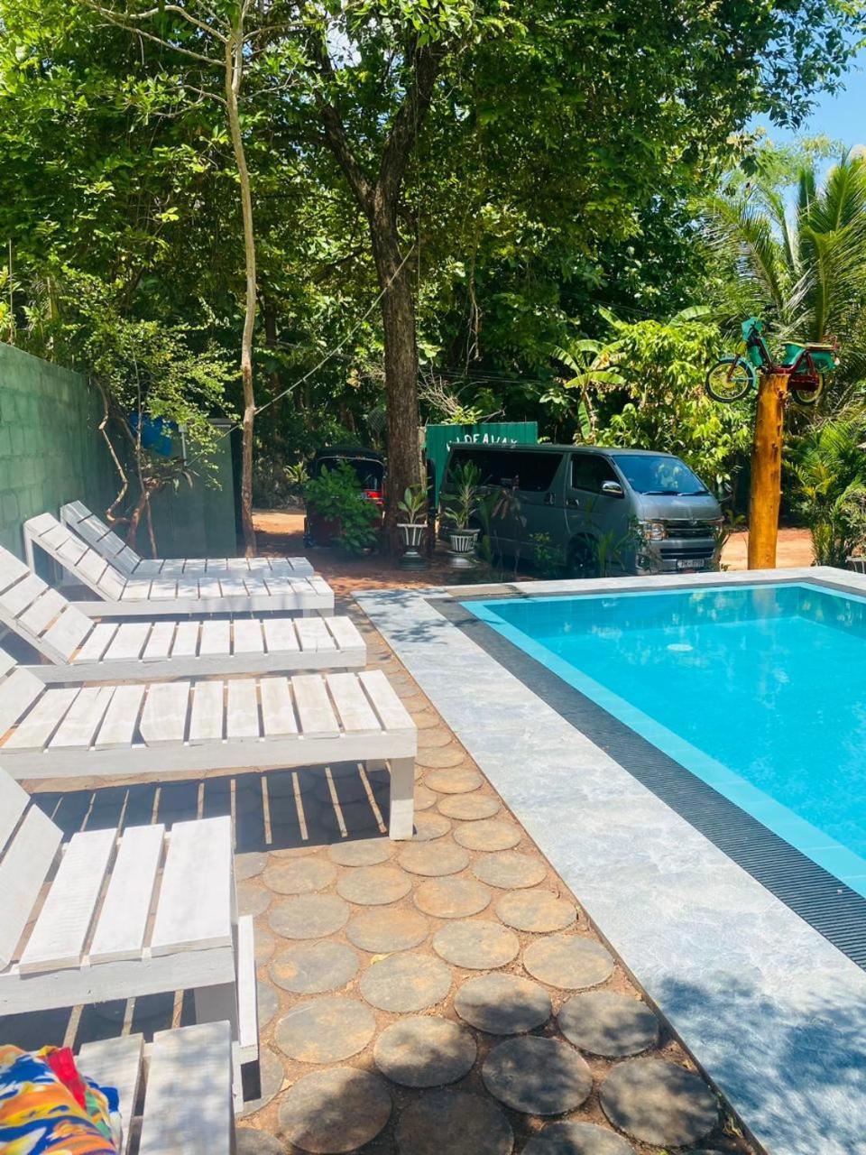Hotel Hideaway Garage ดัมบูลลา ภายนอก รูปภาพ