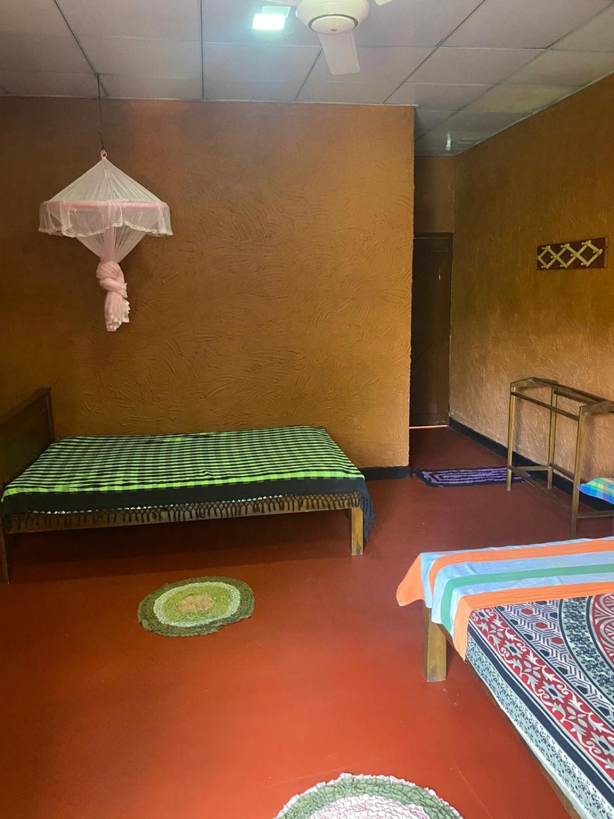 Hotel Hideaway Garage ดัมบูลลา ภายนอก รูปภาพ