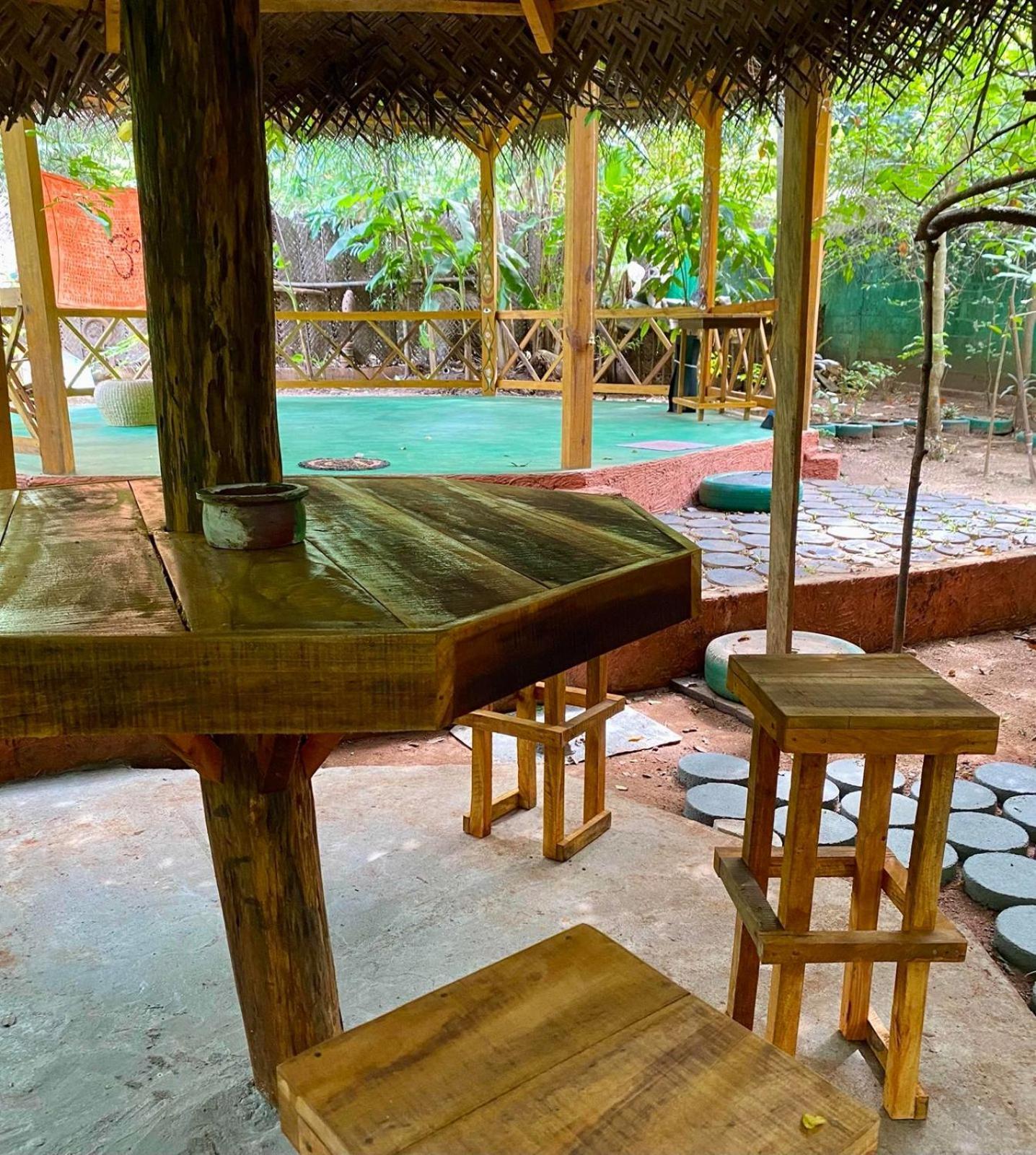 Hotel Hideaway Garage ดัมบูลลา ภายนอก รูปภาพ