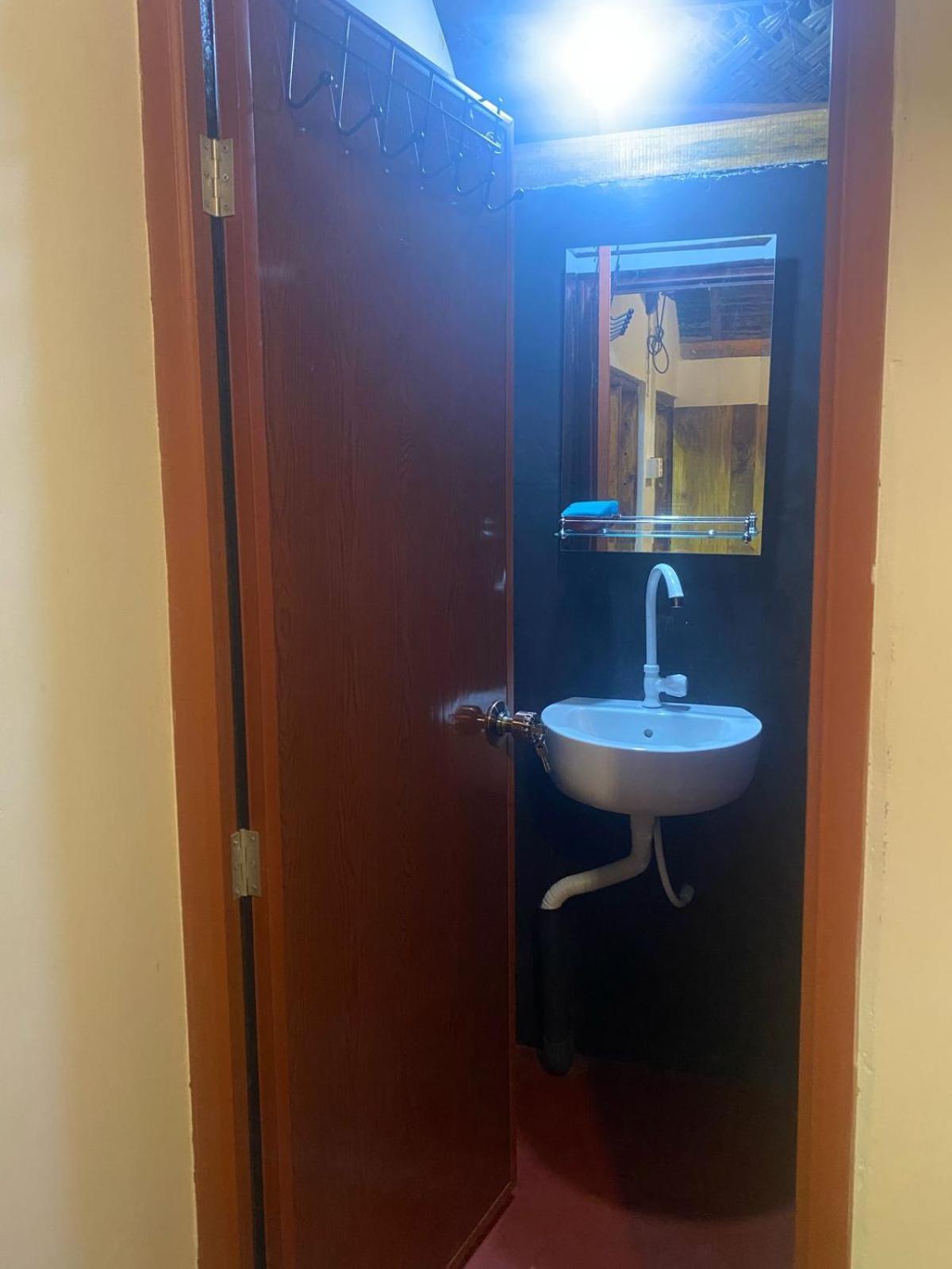 Hotel Hideaway Garage ดัมบูลลา ภายนอก รูปภาพ